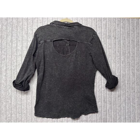 Rock & Republic Grayish sz XL Soft Button Down Cut Out Back Accent Shirt Top EUC - Picture 4 of 4